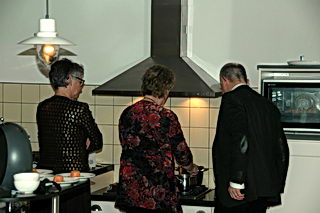 Marianne, Ingrid en Alex in de keuken