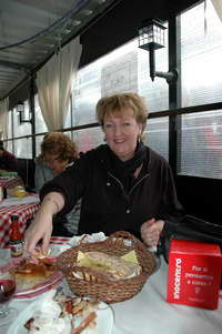Ingrid in restaurant markt Santo da Serra